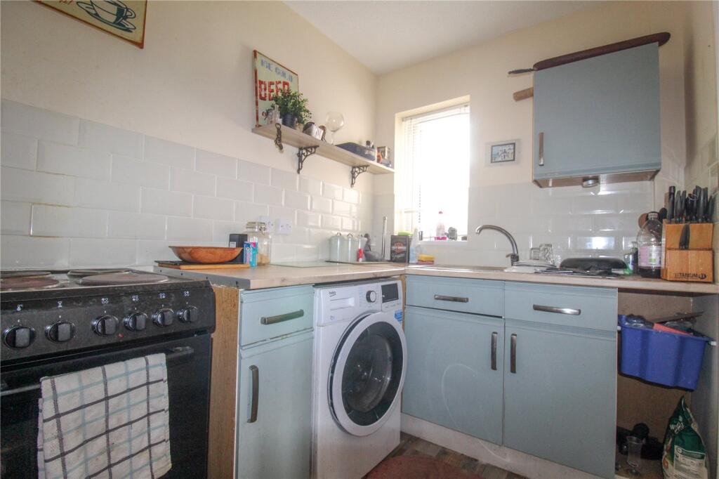 Apartment in Swindon, Melksham - View 3