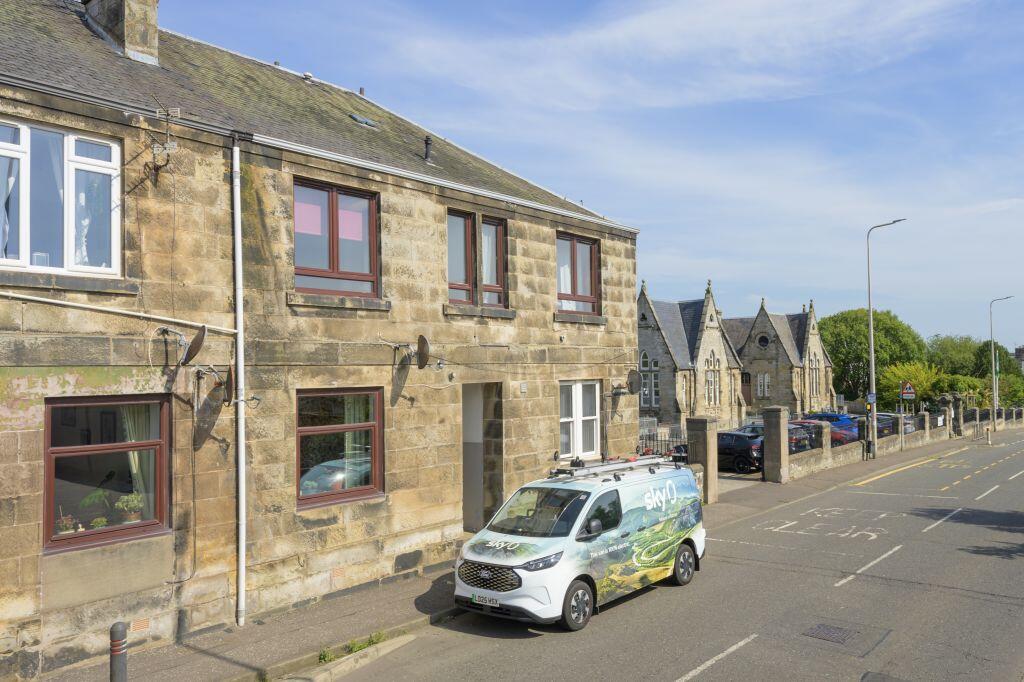 Main image of property: 142c, Rumblingwell, Dunfermline, KY12 9AT