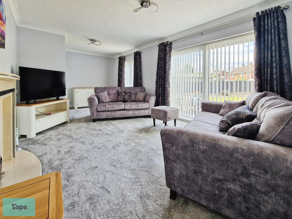 Broadway, Dunscroft, Doncaster, DN7 photo 4