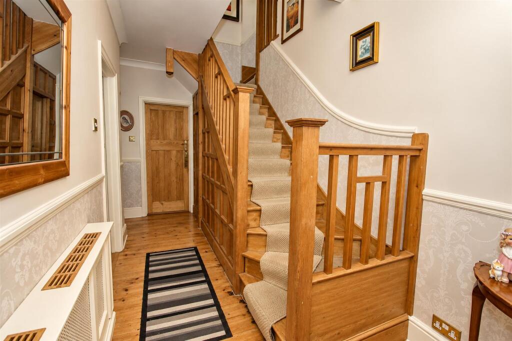 House in Sutton - View 4