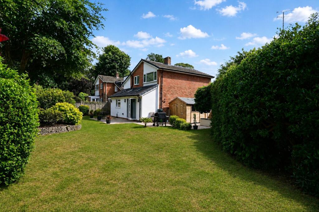 House in Surrey Heath, Heatherside - View 2