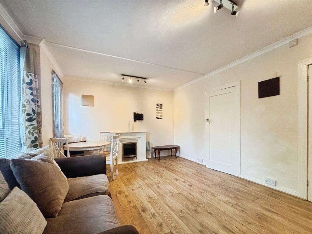 Apartment in Reading - View 3