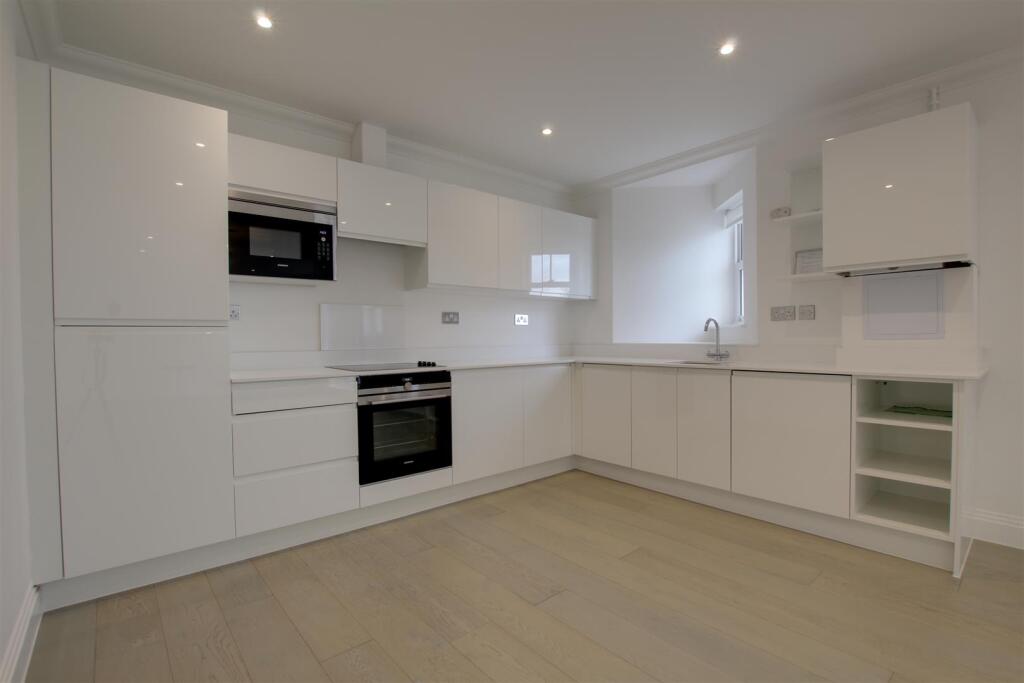 Apartment in London, Woodford Wells - View 4