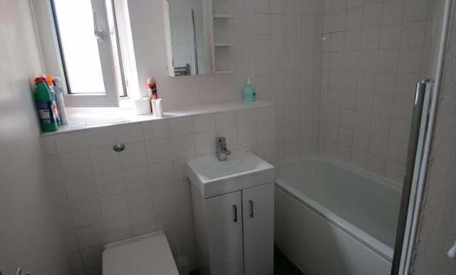 Apartment in Southall - View 4