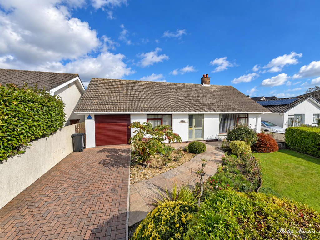 2-bed detached on Lamellyn Drive, Truro, £335,000