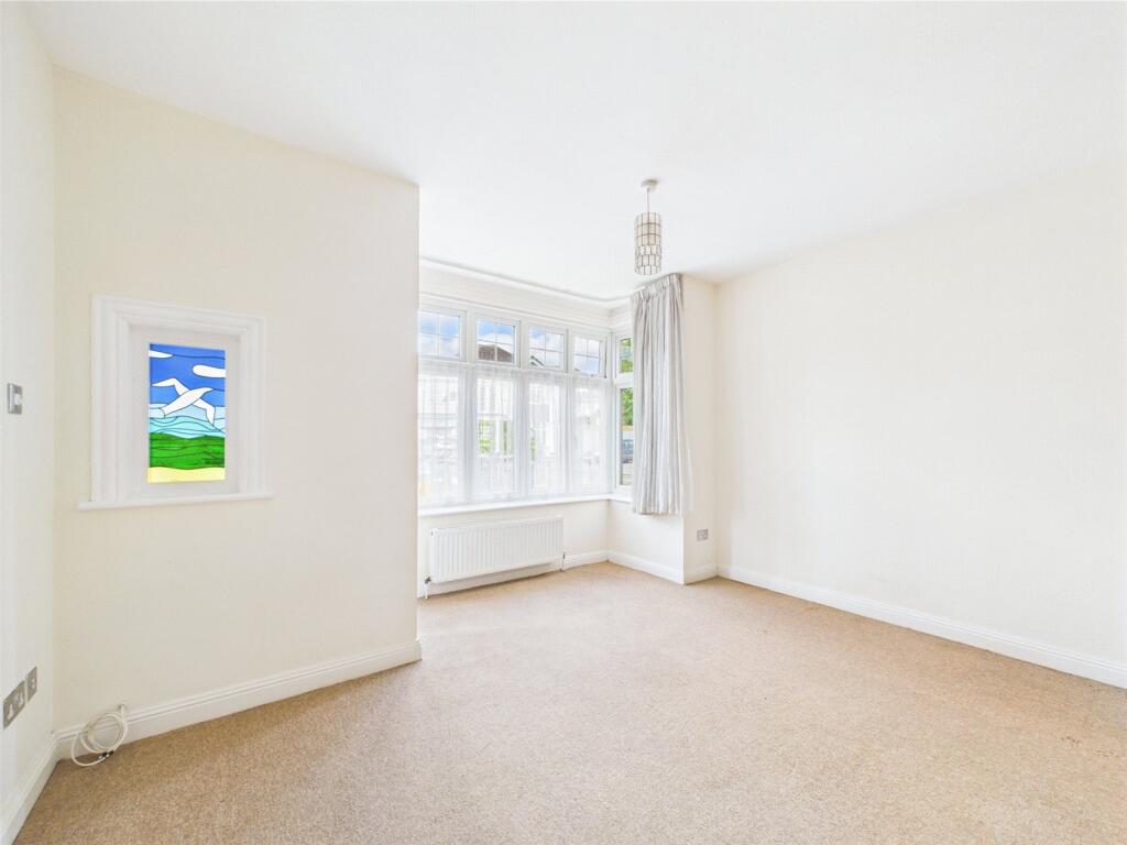 Apartment in Christchurch, Pokesdown, Bournemouth - View 3
