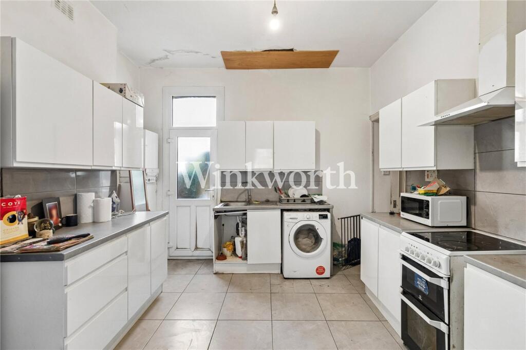 Apartment in London, Bowes Park, Palmers Green - View 5