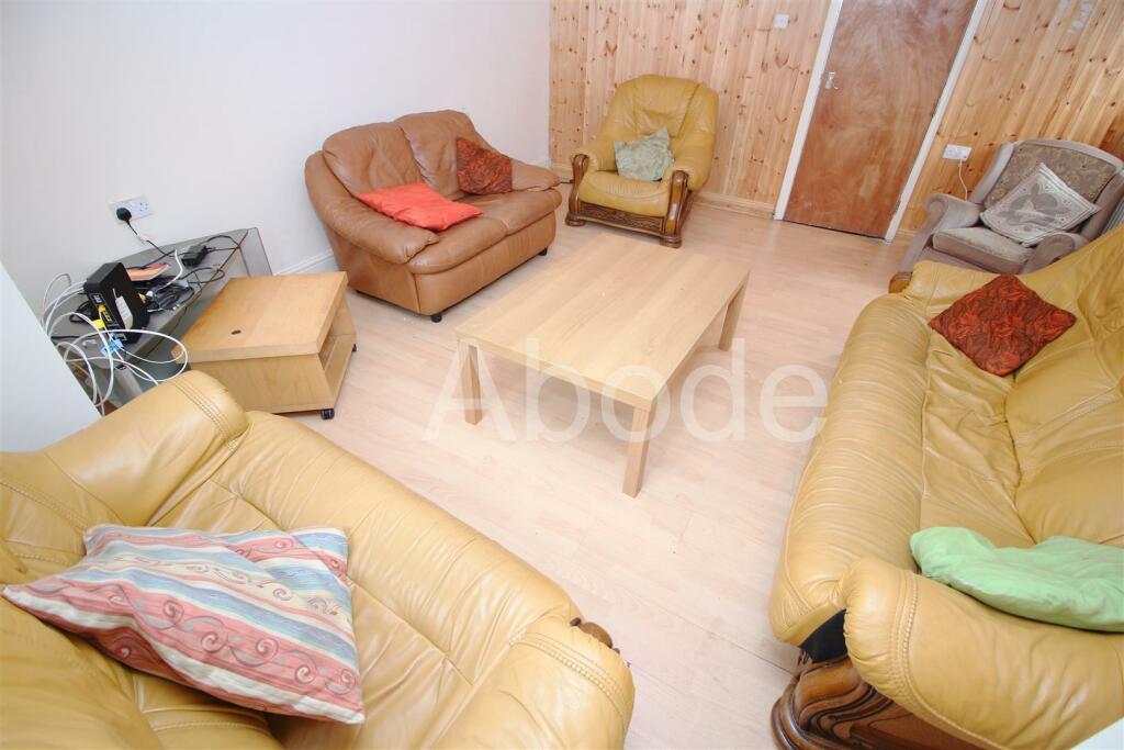 House in Leeds, West Yorkshire - View 2