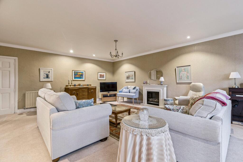 Apartment in Bearsden, Castlehill, East Dunbartonshire - View 5