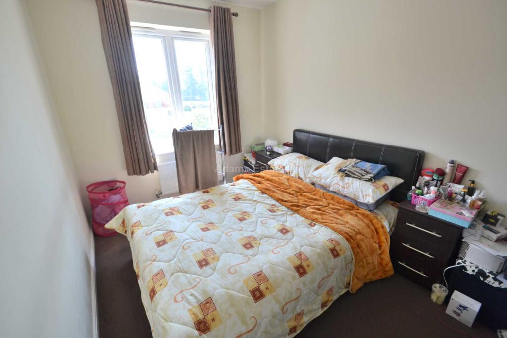 Apartment in Reading - View 5