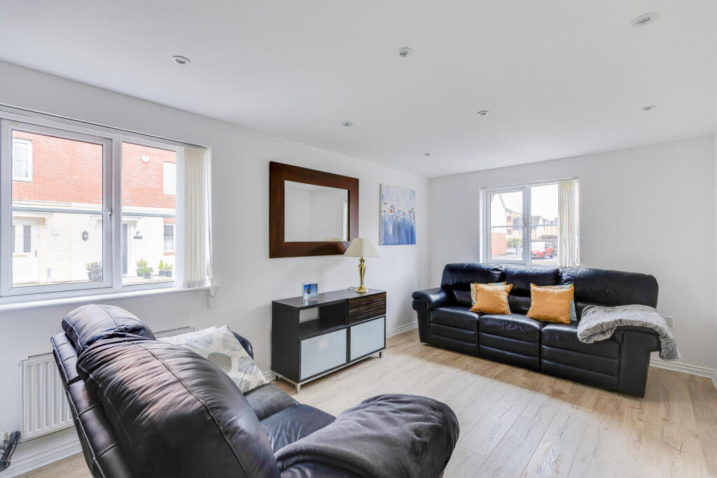 Watkins Square, Llanishen, Cardiff photo 2