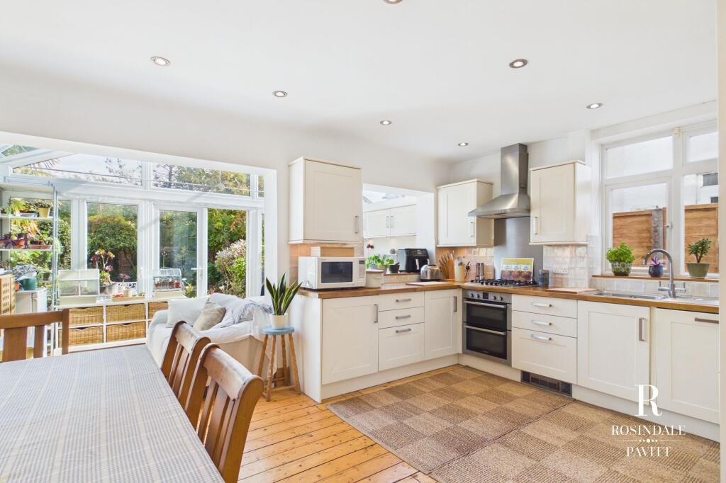 House in Sutton - View 3