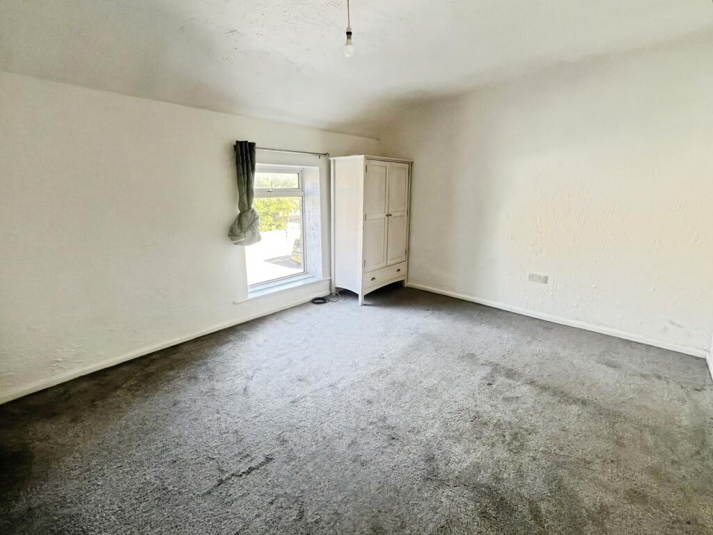 Apartment in High Peak, Whitfield - View 4