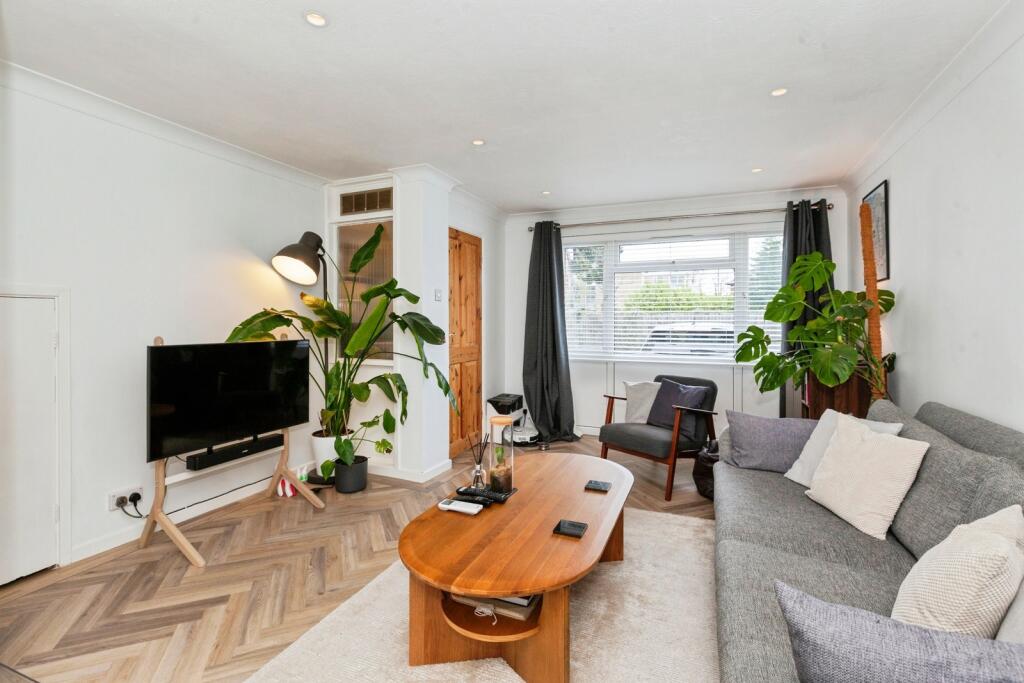 Maple Close, Maidenhead, Berkshire, SL6 photo 3