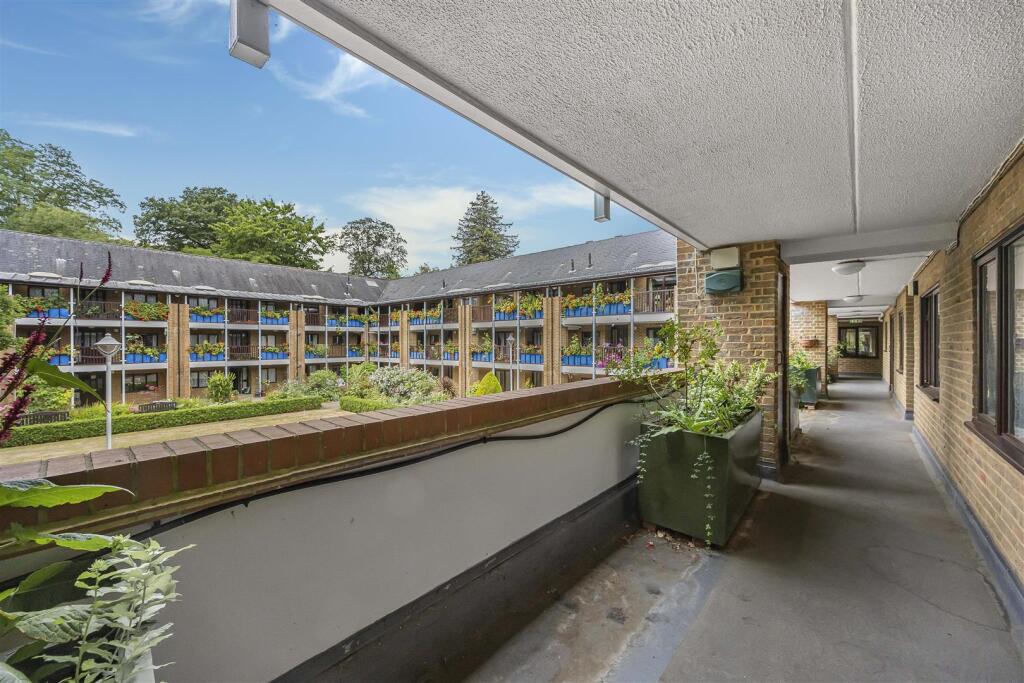 Emmbrook Court, Reading - View 3