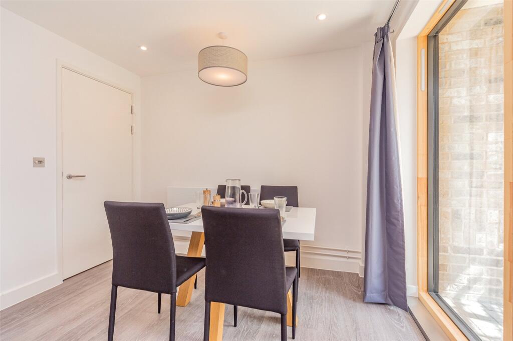 Apartment in Cambridge - View 3