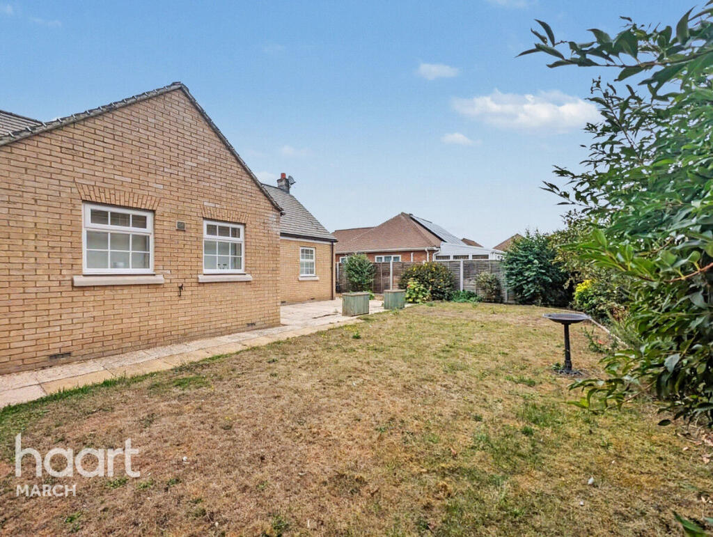 House in Fenland, Chatteris - More
