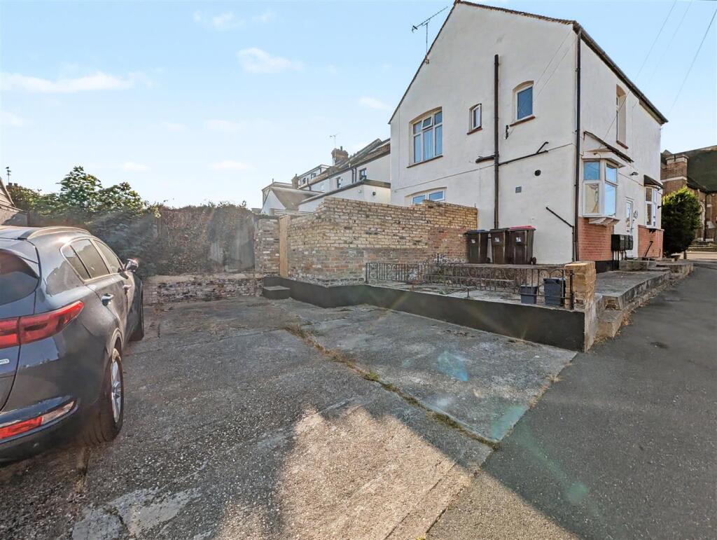 Apartment in Southend-on-Sea, Westcliff-on-Sea - More