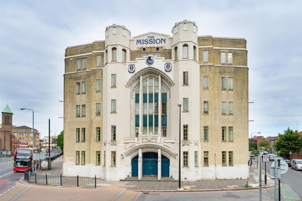 Mission Building, Commercial Road, London photo 4
