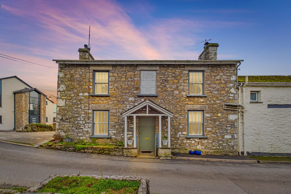 Main image of property: Low Barrow House, Low Lane, Brigsteer, Kendal, Cumbria, LA8 8AT 