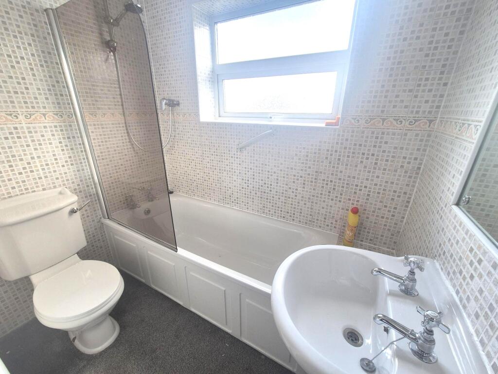 House in Tameside, Greater Manchester - More