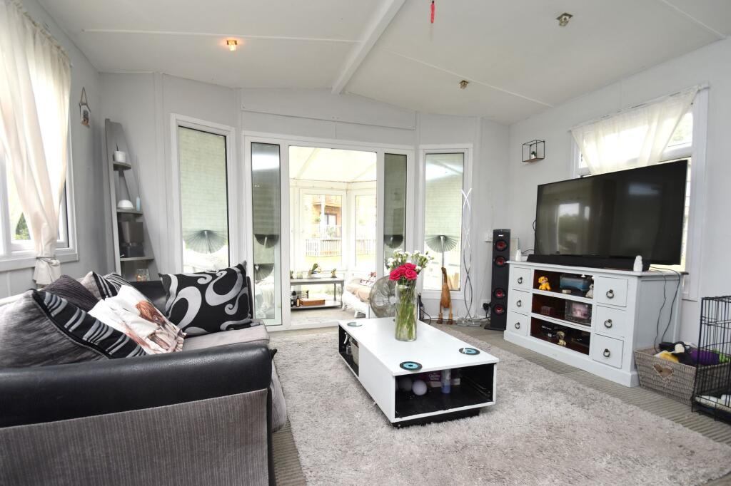 Banks End, Wyton, PE28 - View 2