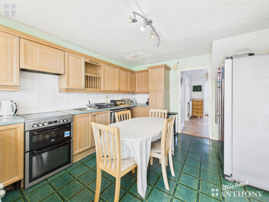 Charmfield Road, Aylesbury - View 4