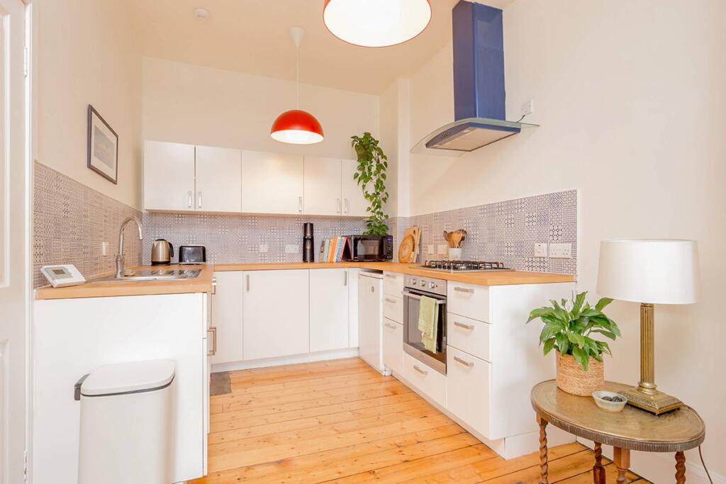 Apartment in Edinburgh - More