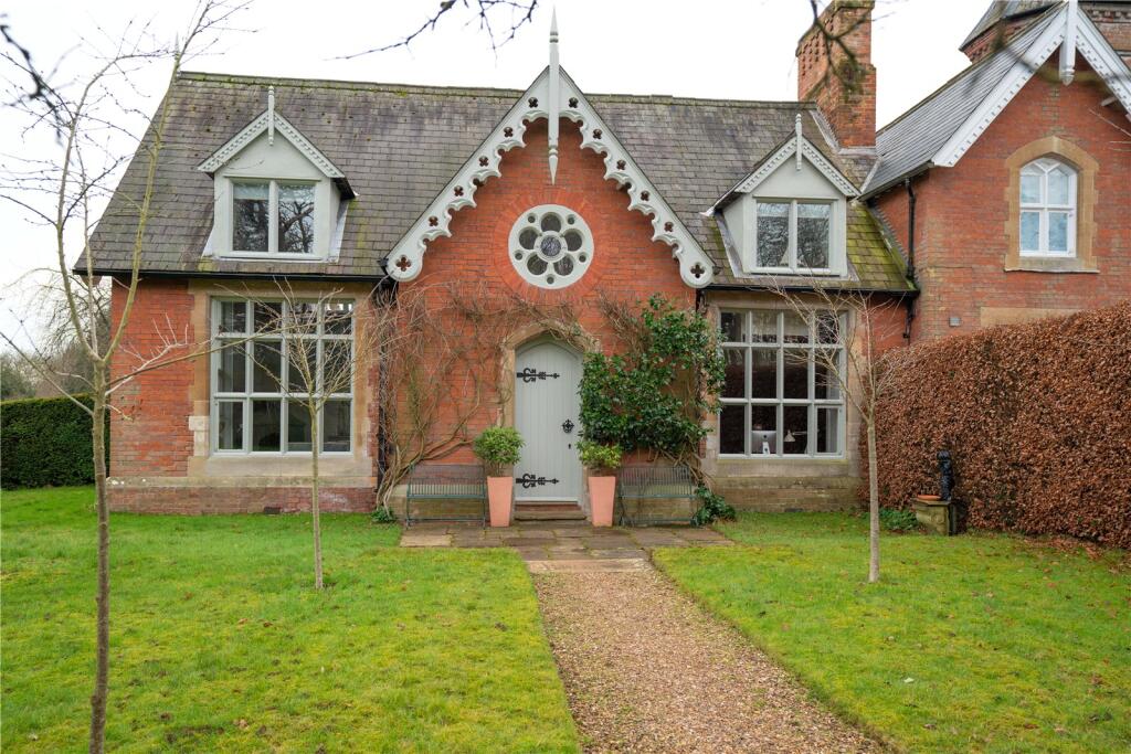 Main image of property: Baas Hill, Broxbourne, Hertfordshire, EN10