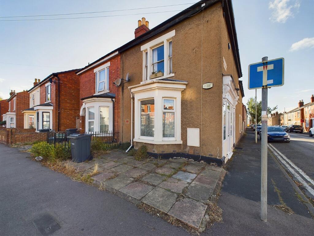 Main image of property: Robinhood Street, Gloucester, Gloucestershire, GL1