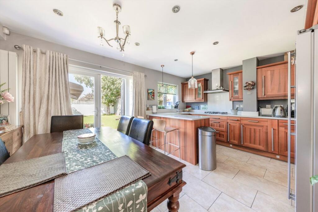 House in London, Whitton - View 3