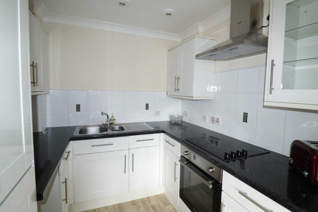 Apartment in Havant, Hampshire - View 5