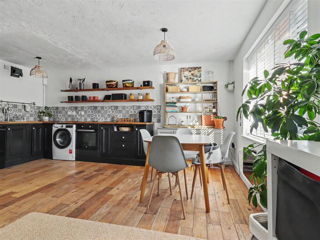 Apartment in Norwich - View 3