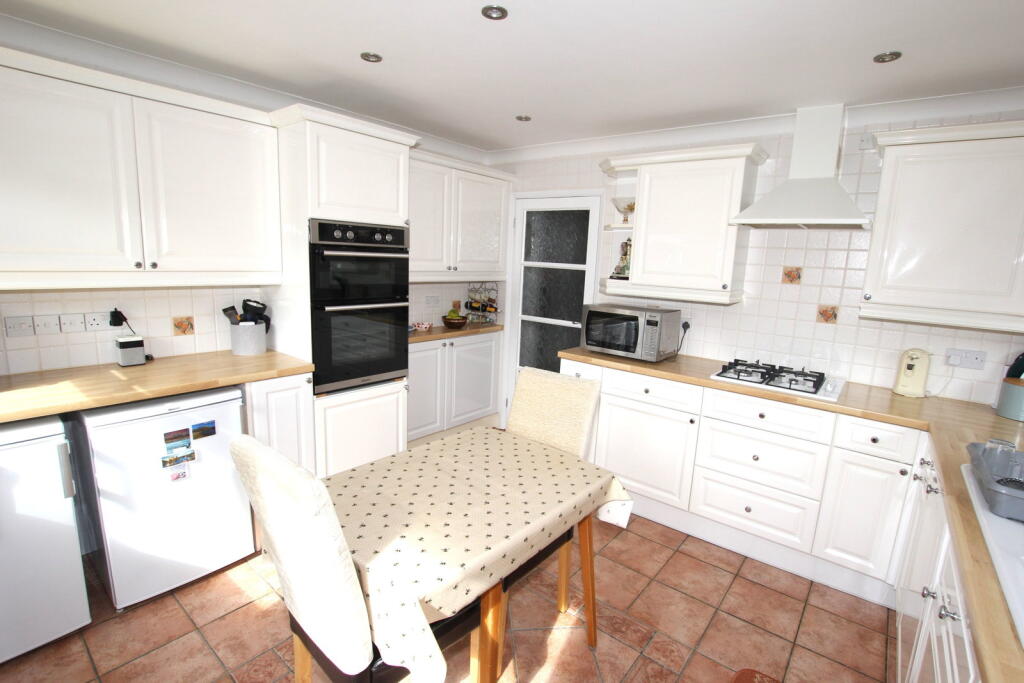 House in Wealden, Heathfield and Waldron - More