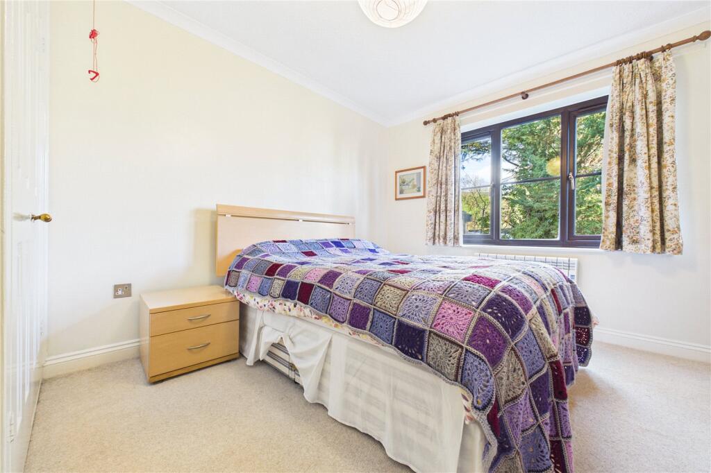 Apartment in Pangbourne, West Berkshire - More