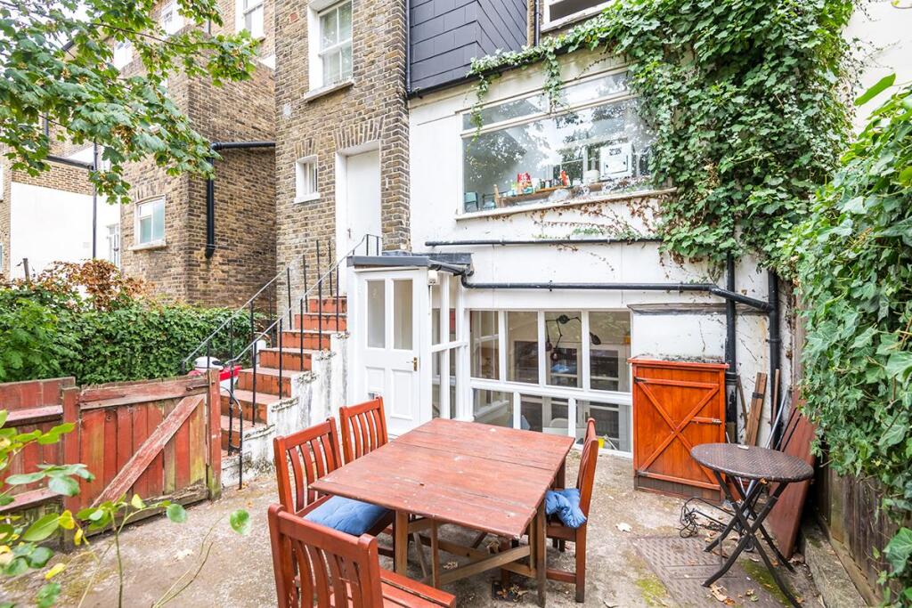Apartment in London - More