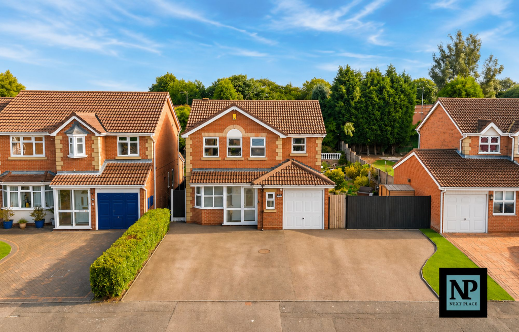 Main image of property: Lakeland Drive, Wilnecote, B77