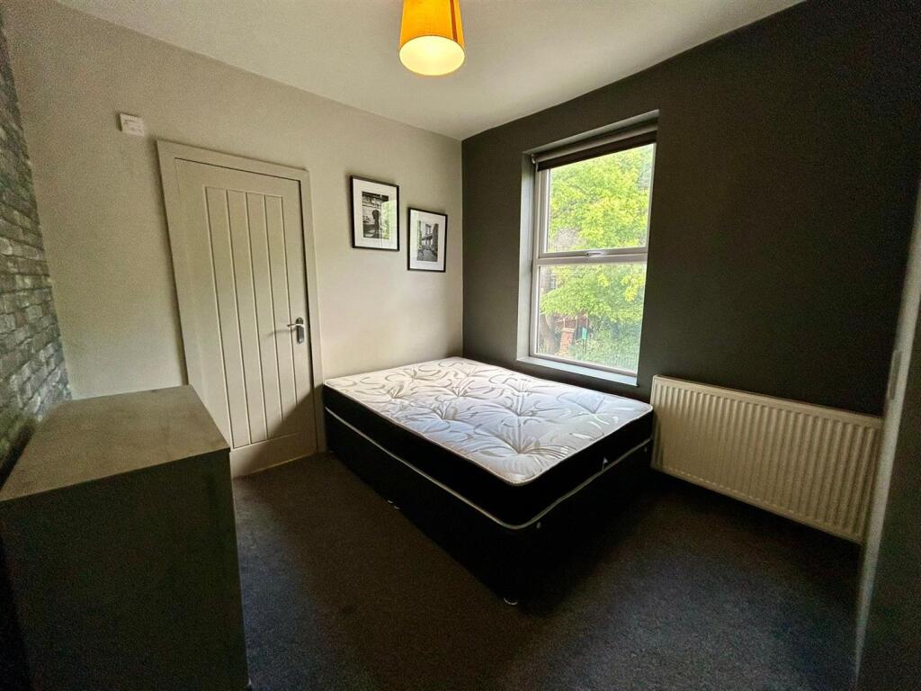 House in Sheffield, Page Hall - View 2