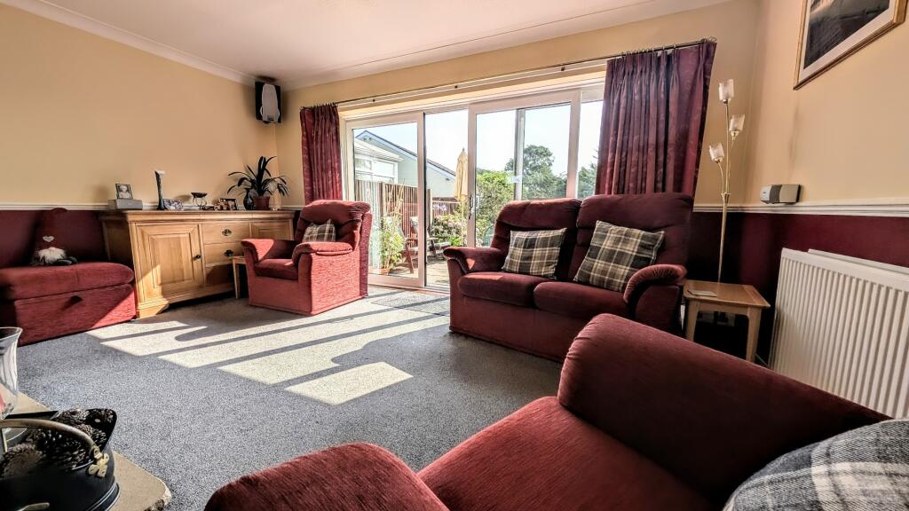 Pear Tree Close, Lindford, Hampshire, GU35 photo 3
