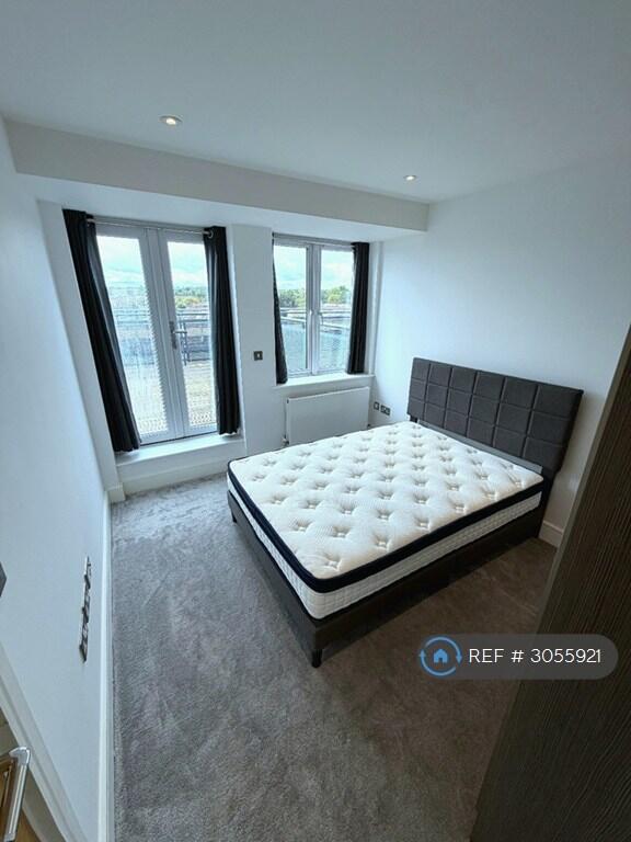 Apartment in Broxbourne, Hertfordshire - More