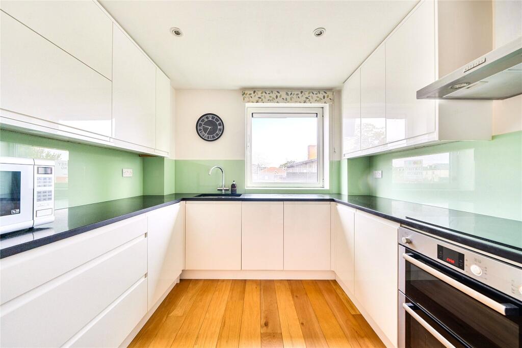 Apartment in London, Surbiton - View 3