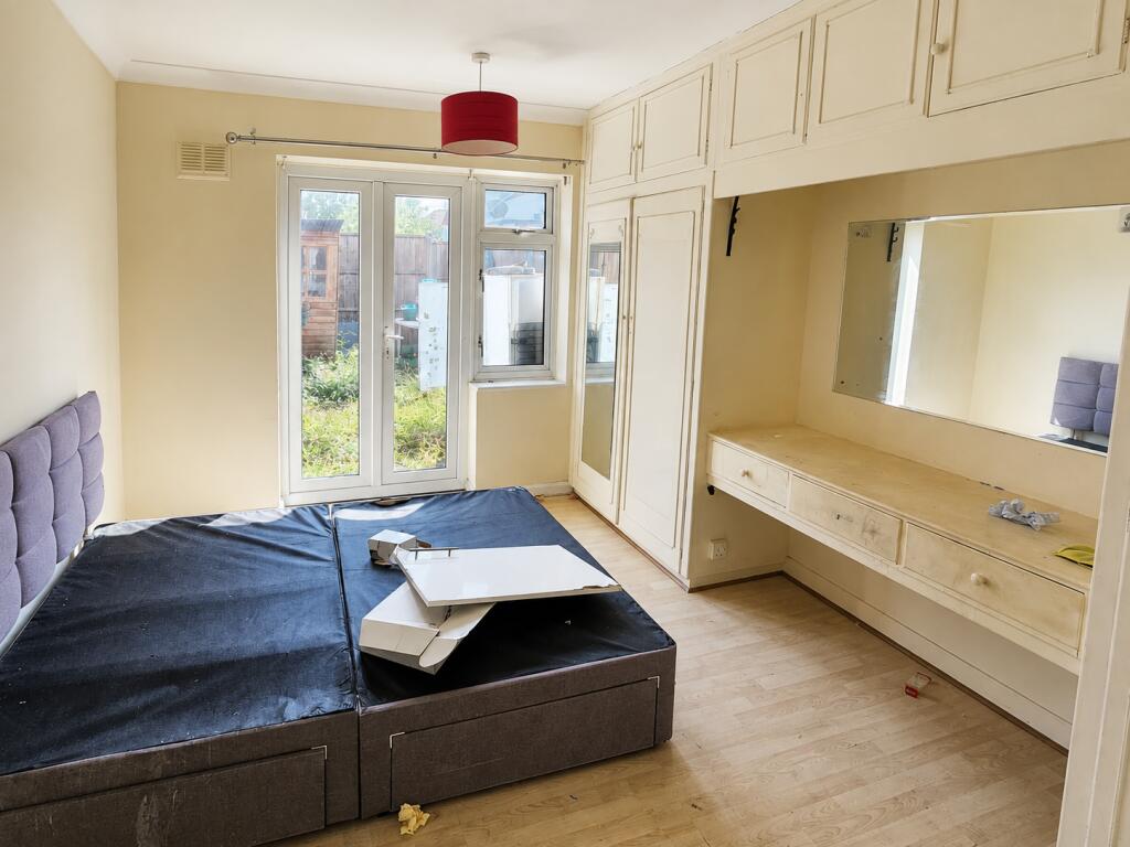 Apartment in Southall - More
