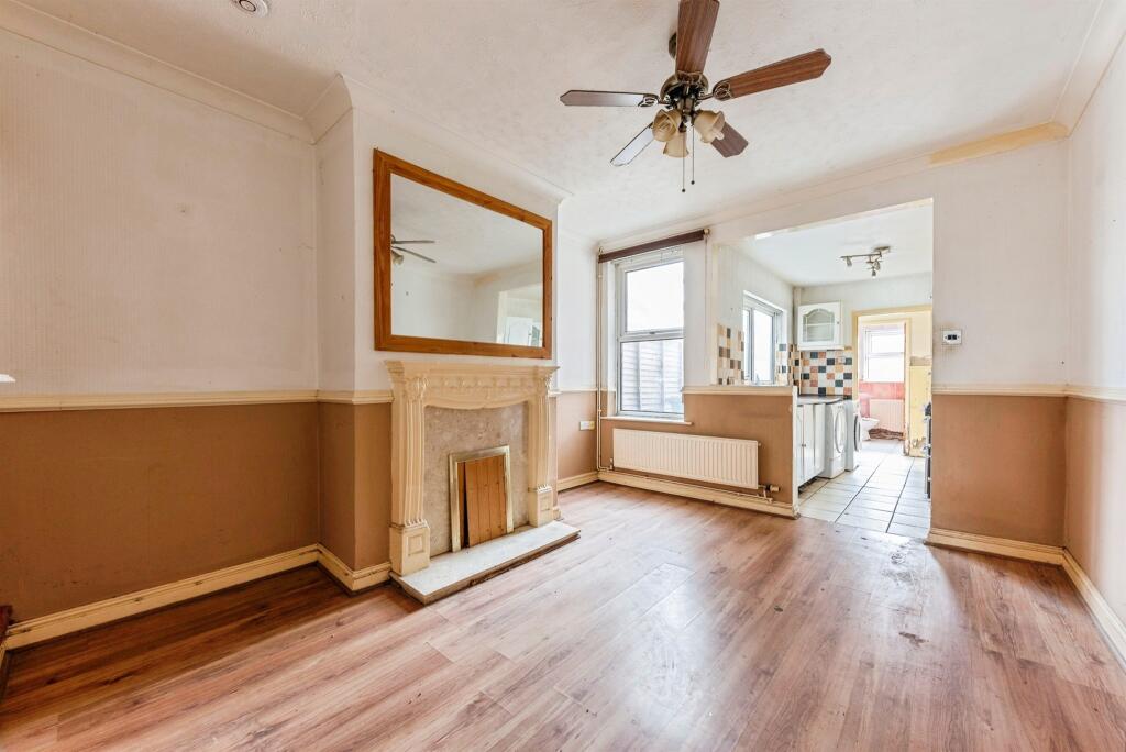 Sleaford Road, Newark - More