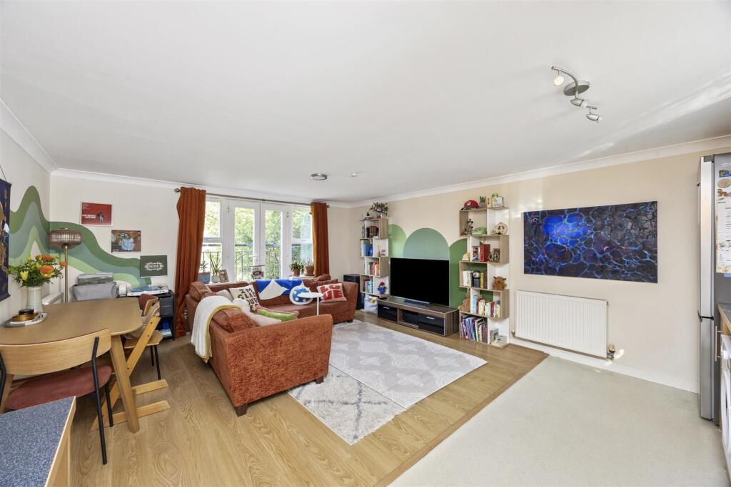 Apartment in Redhill - View 2