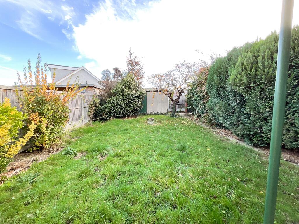 Alton Gardens, Southend-on-Sea photo 4