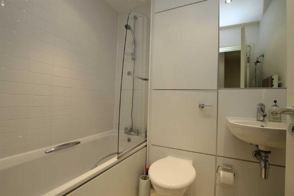 Apartment in Manchester, Gay Village, City Centre - View 6
