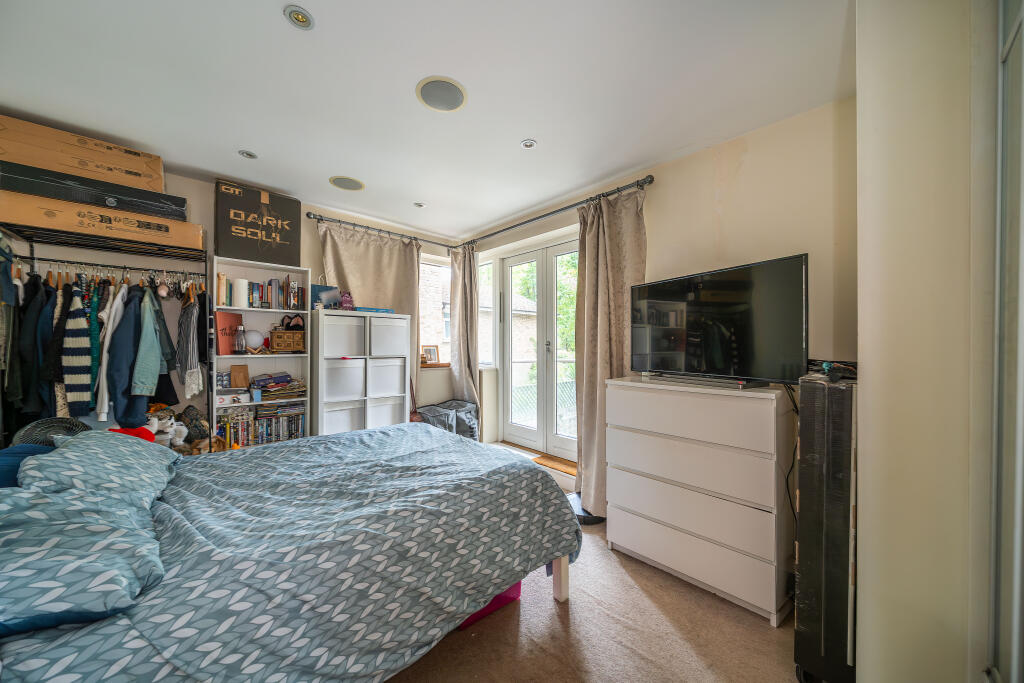 Apartment in London - More