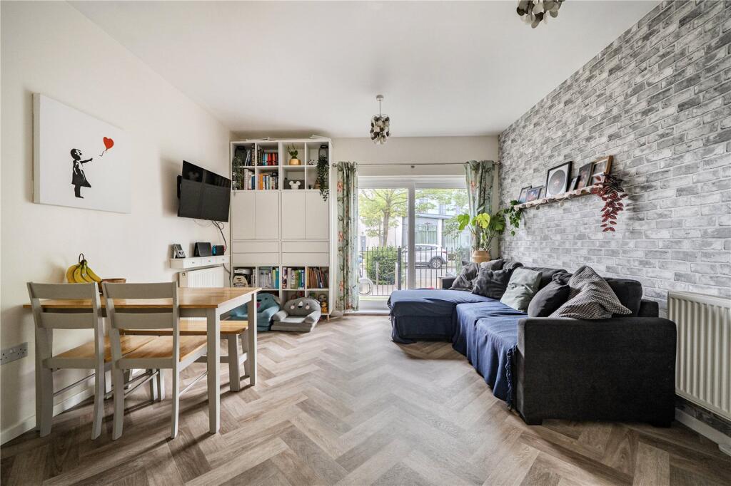 Apartment in Reading - View 4