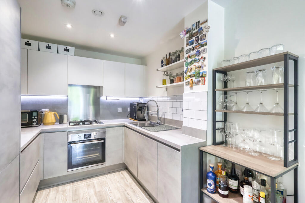 Apartment in Hemel Hempstead - View 3