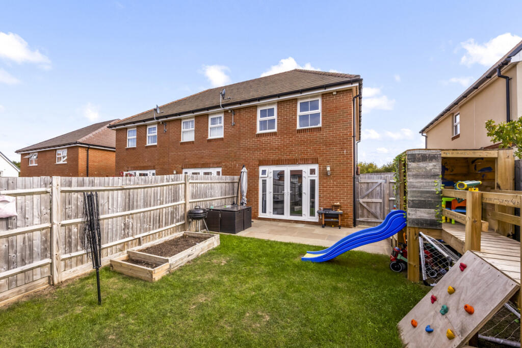 Tyletts Close, Littlehampton, BN16 photo 3